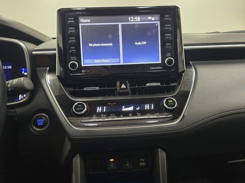 Used 2022 Toyota Corolla Cross XLE image 28