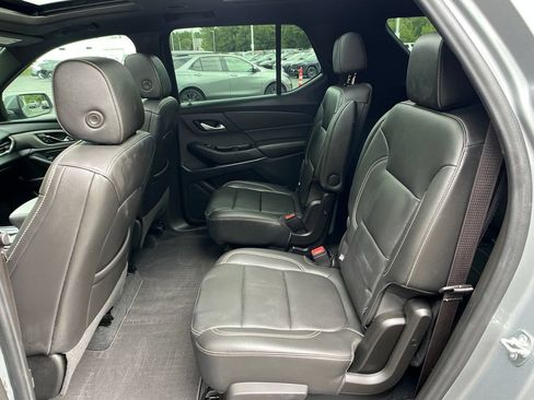 Used 2023 Chevrolet Traverse LT w/ LT Premium Package AWD/4WD image 18