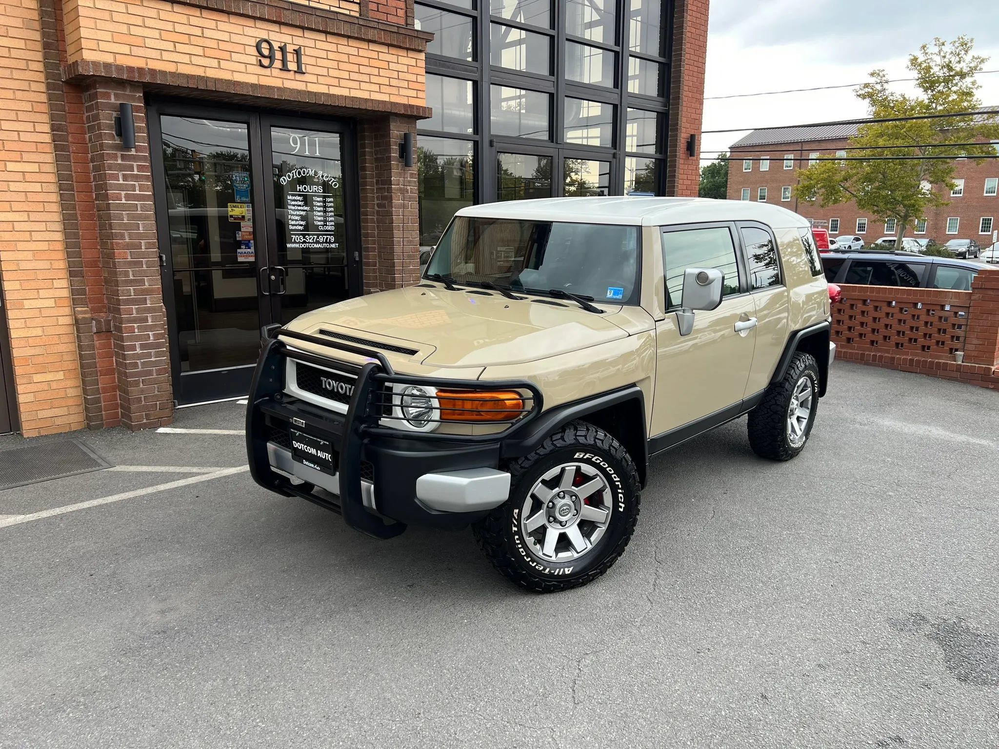 Used 2014 Toyota FJ Cruiser 4WD w/ Convenience Package image 1