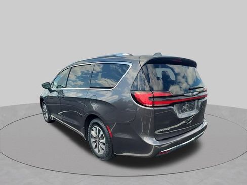 Used 2021 Chrysler Pacifica Touring-L FWD image 14