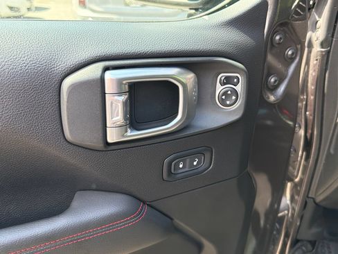Used 2019 Jeep Wrangler Unlimited Rubicon AWD/4WD image 17