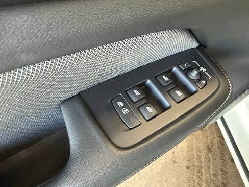 Used 2024 Volvo S60 B5 Plus w/ Climate Package AWD/4WD image 22