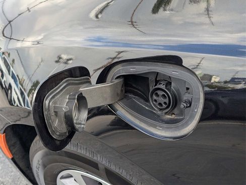 Used 2024 Chrysler Pacifica Select image 10