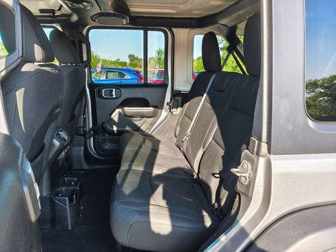 Used 2019 Jeep Wrangler Unlimited Sport w/ Cold Weather Group AWD/4WD image 9