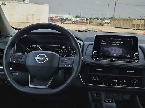 Used 2025 Nissan Rogue SV FWD image 14