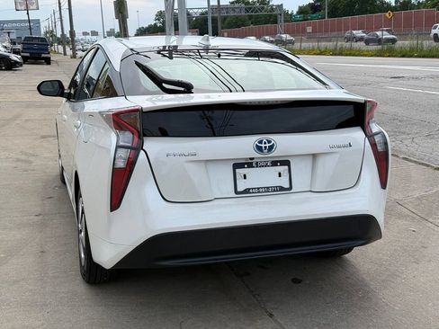 Used 2017 Toyota Prius Three w/ Advanced Technology Package FWD image 9
