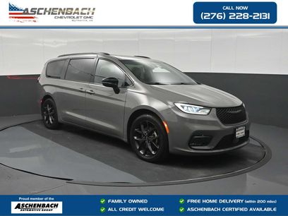 Used 2025 Chrysler Pacifica Limited