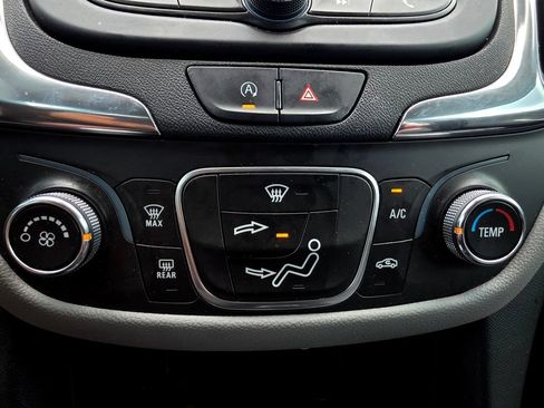 Used 2023 Chevrolet Equinox LS FWD image 32