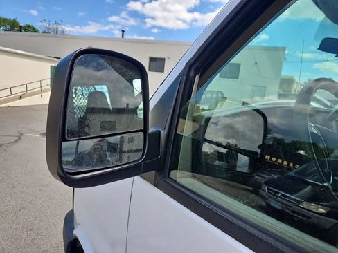 Used 2009 Chevrolet Express 2500 RWD image 10