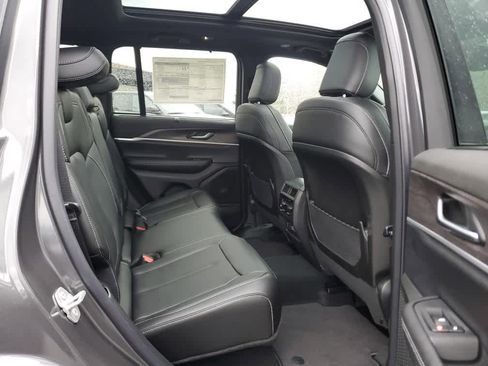 New 2025 Jeep Grand Cherokee Limited w/ Luxury Tech Group II image 23