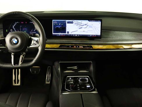 Used 2023 BMW 760i xDrive w/ Executive Package image 23