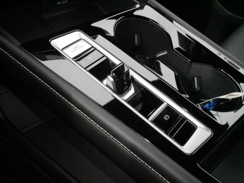 Used 2024 Volkswagen Atlas Cross Sport SEL R-Line image 25