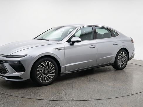Used 2025 Hyundai Sonata SEL FWD image 3
