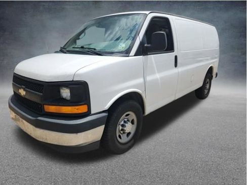 Used 2017 Chevrolet Express 2500 RWD image 4