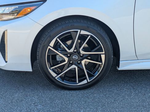 Used 2024 Nissan Sentra SR w/ SR Premium Package image 33