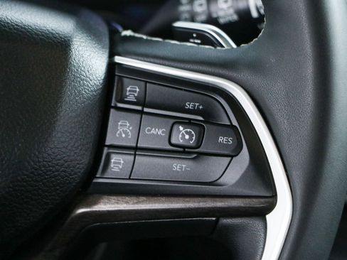Used 2023 Jeep Grand Cherokee L Limited w/ Luxury Tech Group II AWD/4WD image 14
