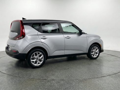 Used 2025 Kia Soul LX w/ LX Technology Package FWD image 9