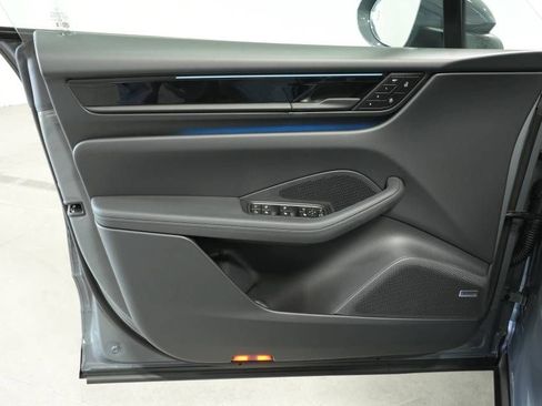 Certified 2025 Porsche Macan 4S Electric AWD/4WD image 24