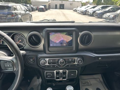 Used 2018 Jeep Wrangler Unlimited Sport S AWD/4WD image 9