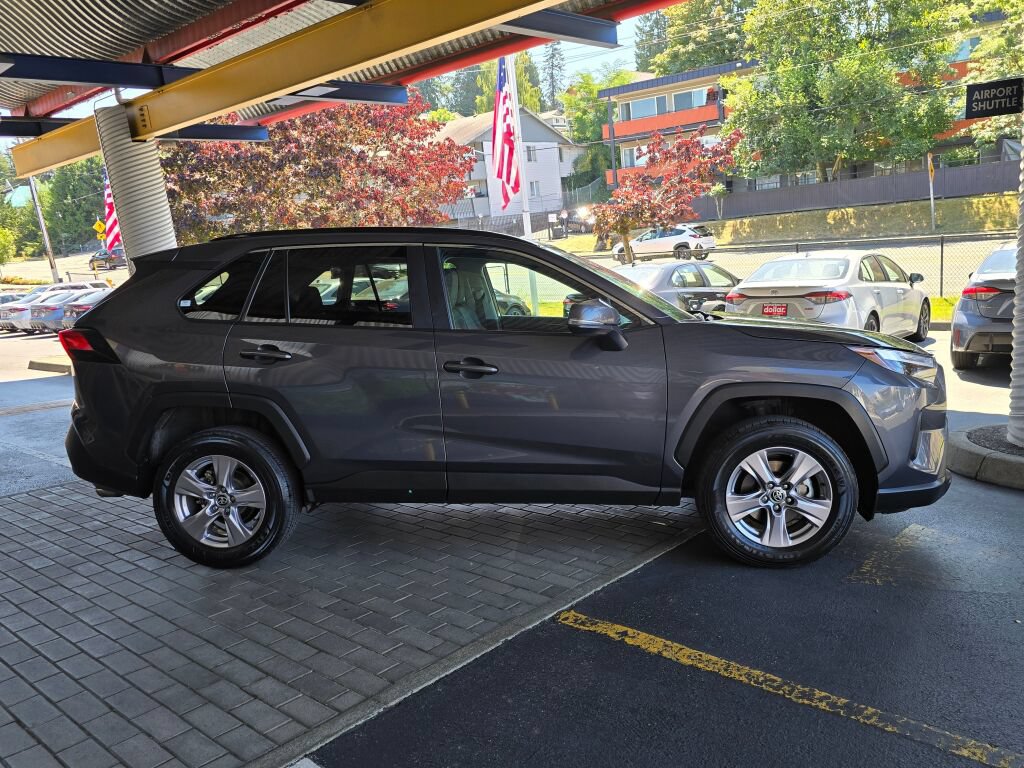 Used 2024 Toyota RAV4 XLE w/ Convenience Package AWD/4WD image 4