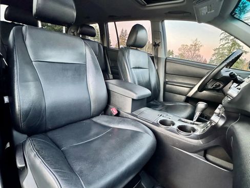Used 2012 Toyota Highlander SE image 10