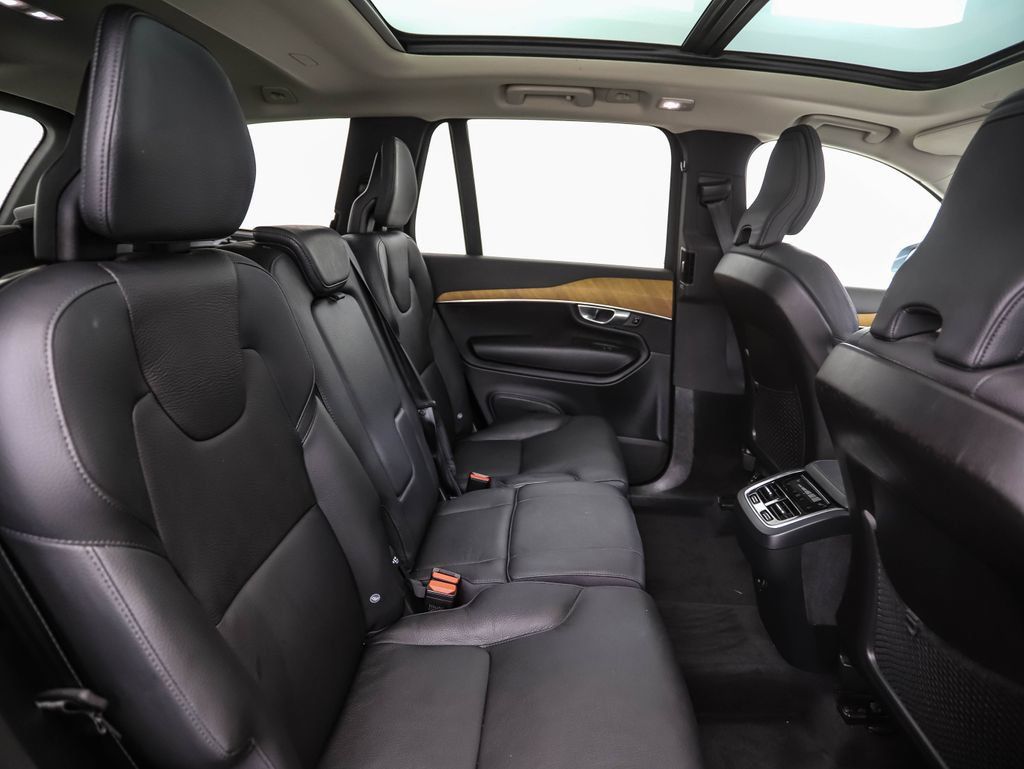 Used 2023 Volvo XC90 B5 Plus AWD/4WD image 29