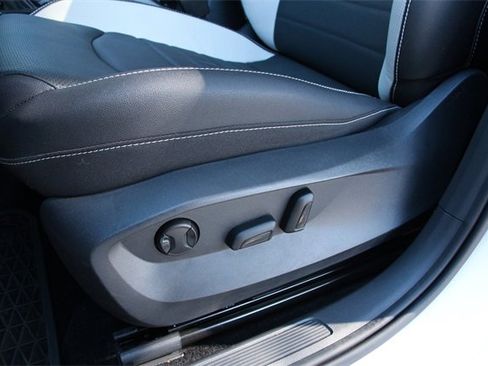 Certified 2025 Volkswagen Taos SEL image 15