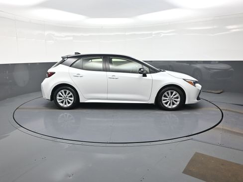 Used 2023 Toyota Corolla SE image 2