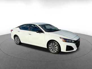 Used 2025 Nissan Altima 2.5 SV video 2