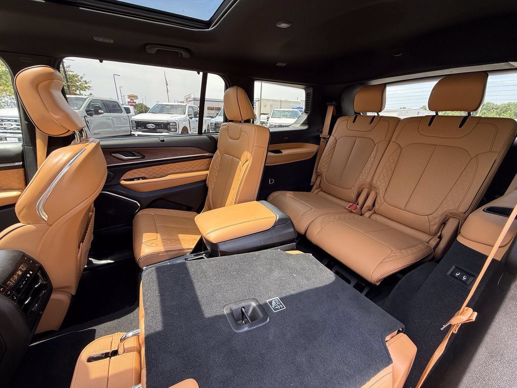 Used 2024 Jeep Grand Cherokee L Summit w/ Luxury Tech Group V AWD/4WD image 50
