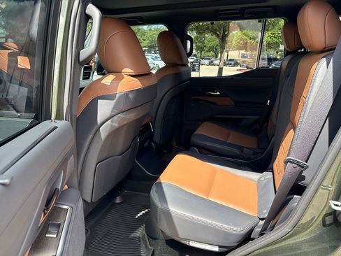 Used 2025 Lexus GX 550 w/ Accessory Package (2T) AWD/4WD image 20