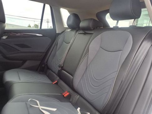 New 2025 Volkswagen Tiguan SE AWD/4WD image 11
