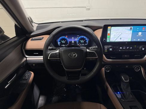 Used 2024 Toyota Grand Highlander AWD image 24