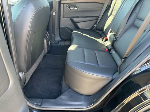 Used 2023 Nissan Rogue SV w/ SV Premium B Package image 12