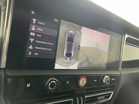 Used 2025 Porsche Macan image 24