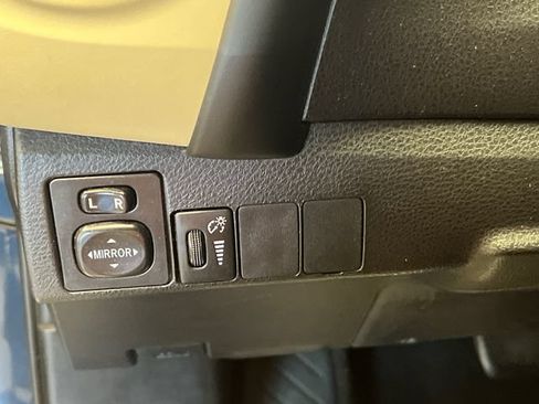 Used 2017 Toyota Corolla LE FWD image 24