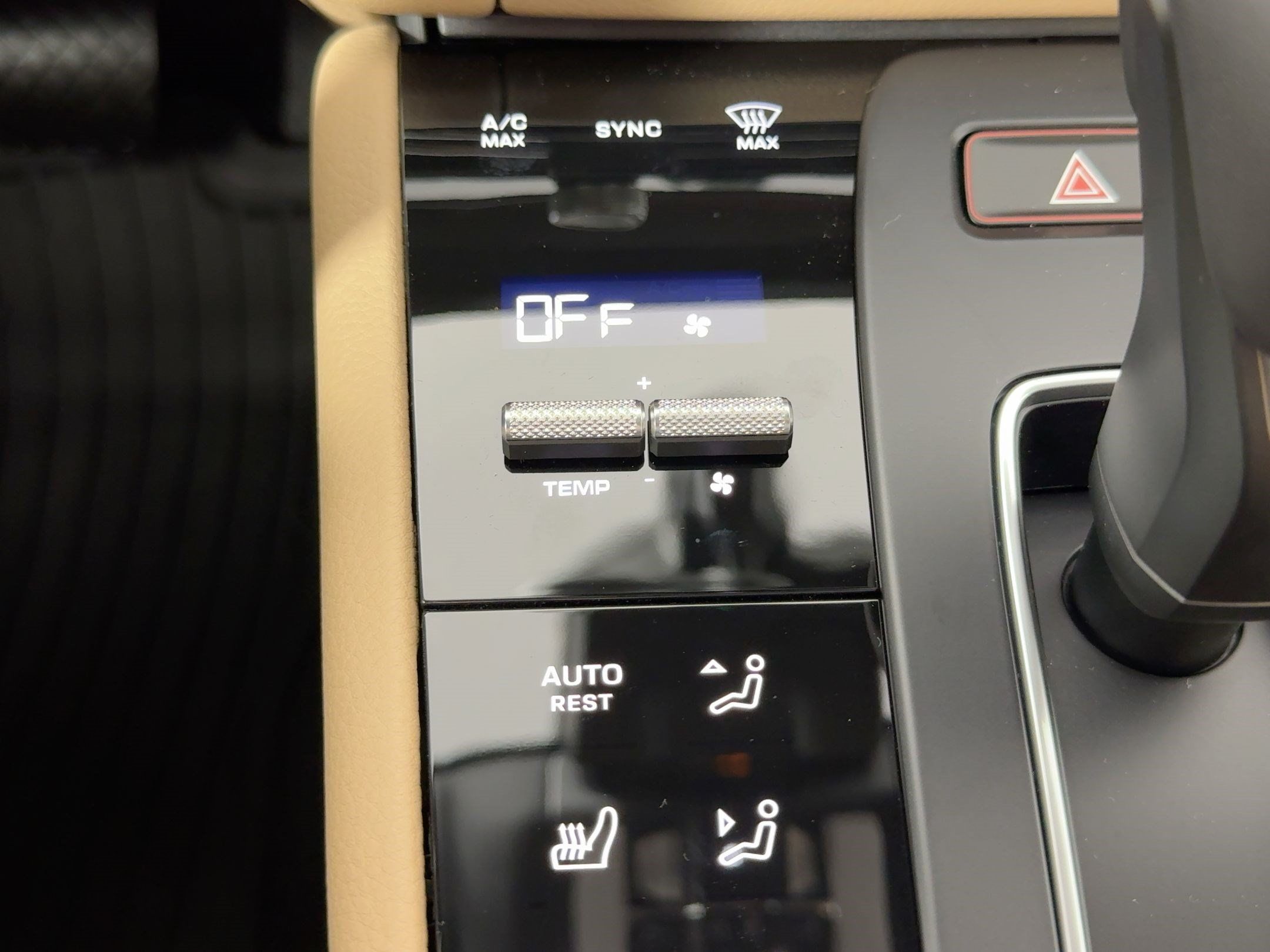 Certified 2026 Porsche Macan AWD/4WD image 18