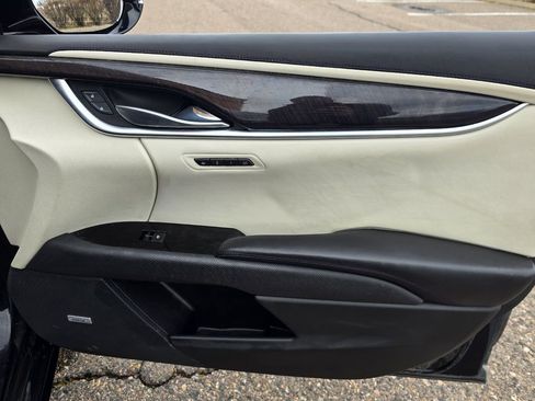 Used 2016 Cadillac XTS Vsport Platinum image 29