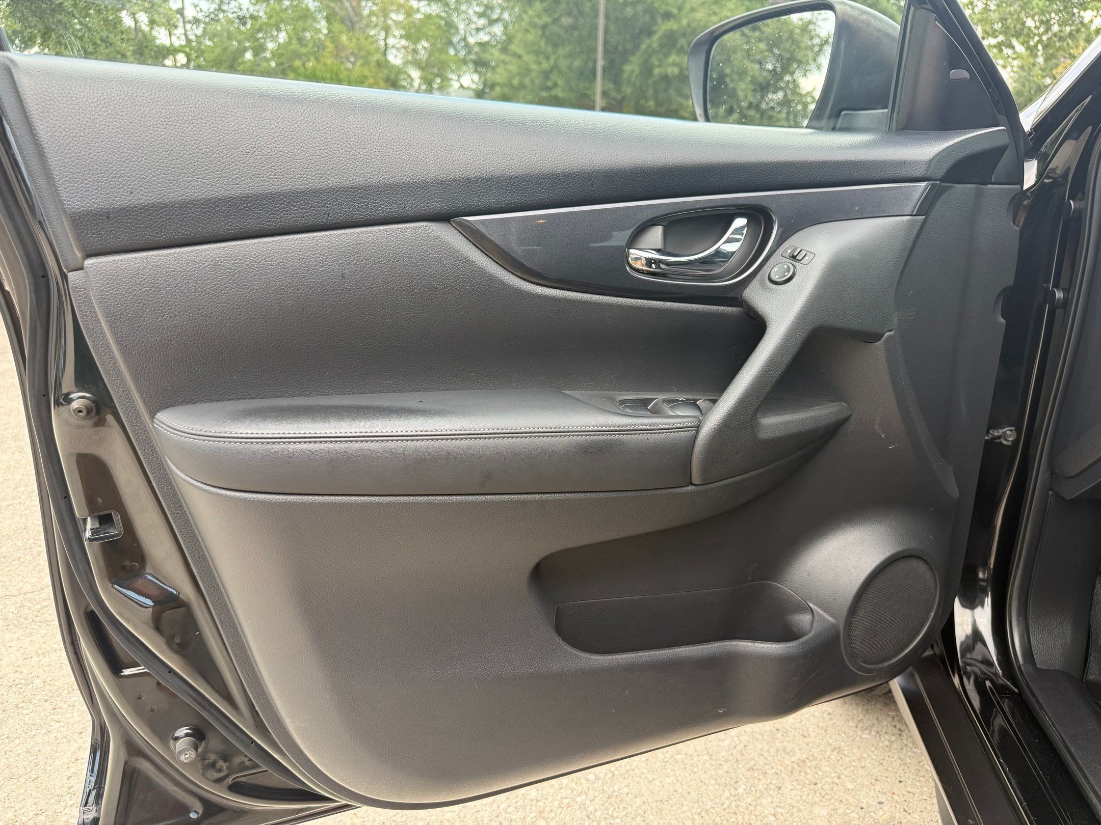 Used 2019 Nissan Rogue SV AWD/4WD image 10
