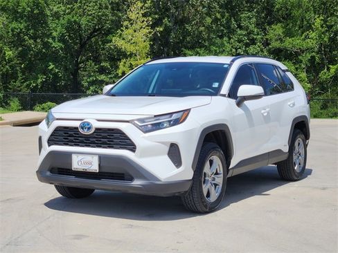 Used 2023 Toyota RAV4 XLE image 4