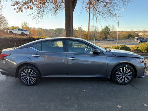 New 2025 Nissan Altima 2.5 SV image 8