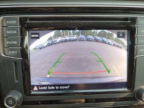 Used 2018 Volkswagen Passat 2.0T SE FWD image 7
