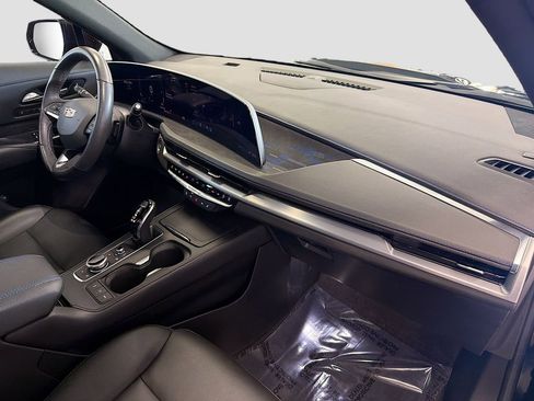 Used 2024 Cadillac XT4 Sport AWD/4WD image 32