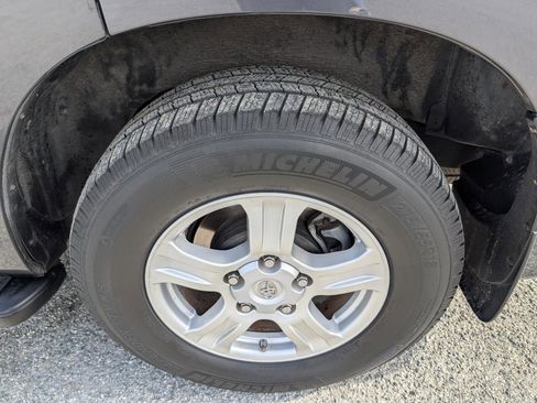 Used 2015 Toyota Sequoia SR5 w/ Premium Package image 10