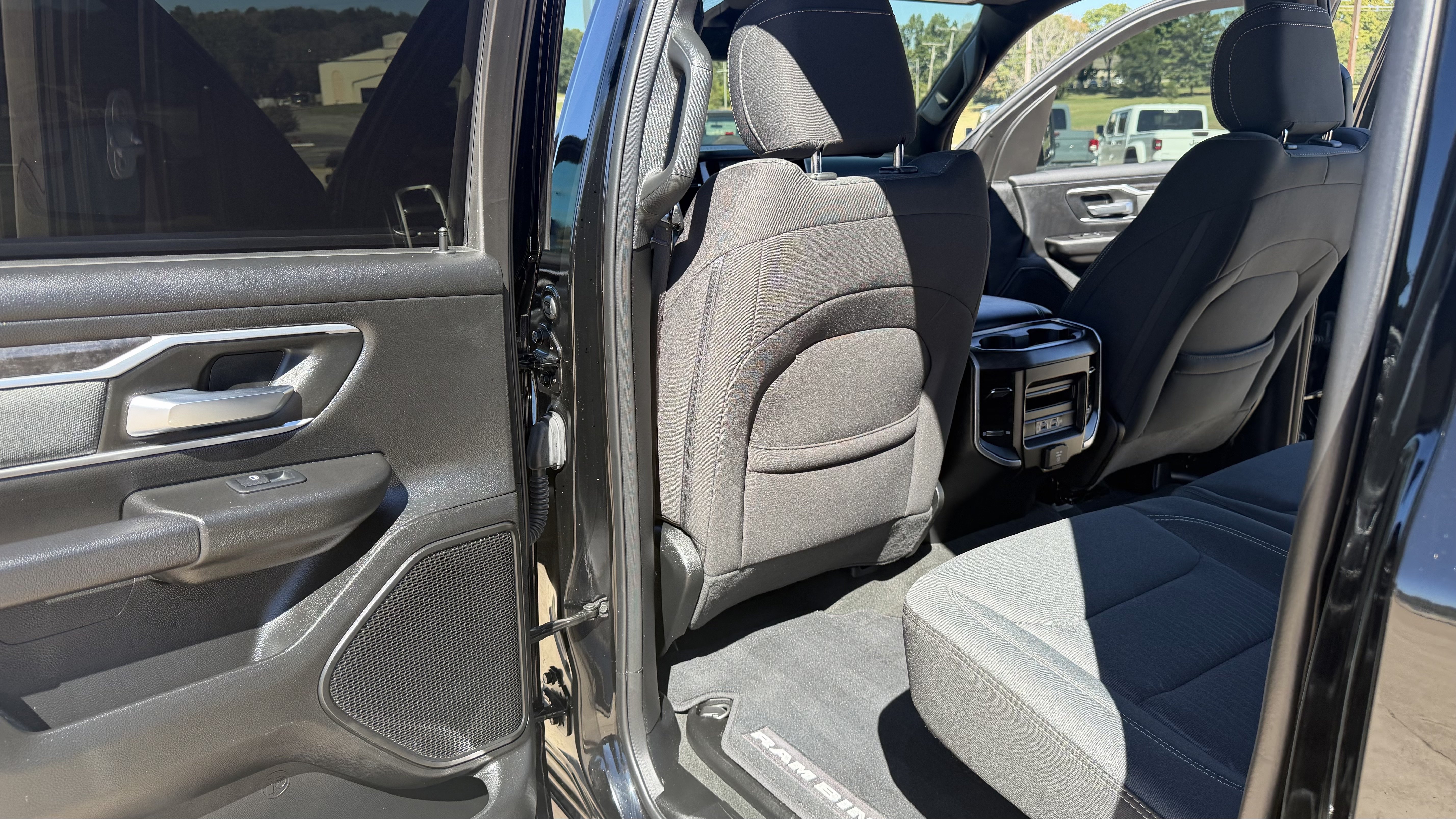 Used 2022 RAM 1500 Big Horn AWD/4WD image 31