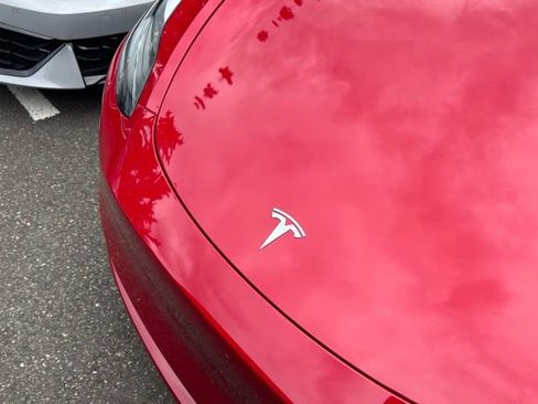 Used 2023 Tesla Model Y Long Range AWD/4WD image 3