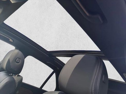 Used 2025 Mercedes-Benz GLE 350 4MATIC image 16