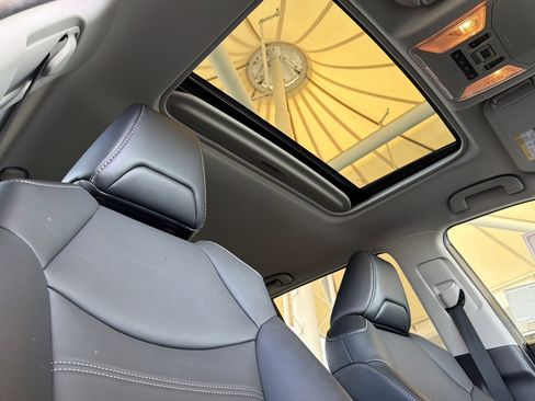 Used 2021 Toyota RAV4 XLE Premium image 21