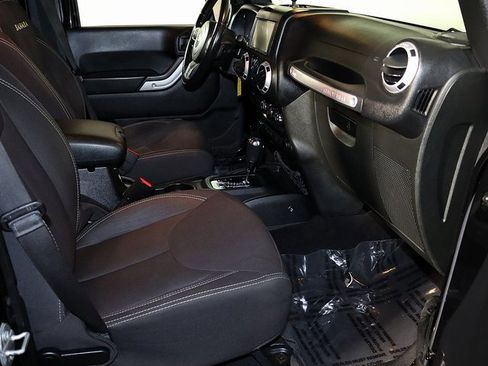 Used 2015 Jeep Wrangler Unlimited Sahara image 33
