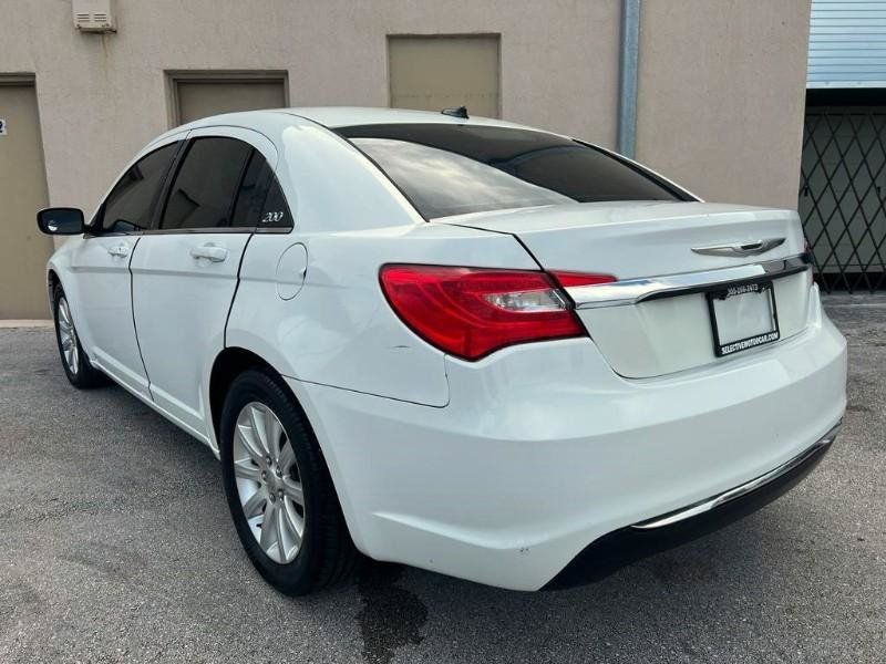 Used 2011 Chrysler 200 Touring FWD image 13